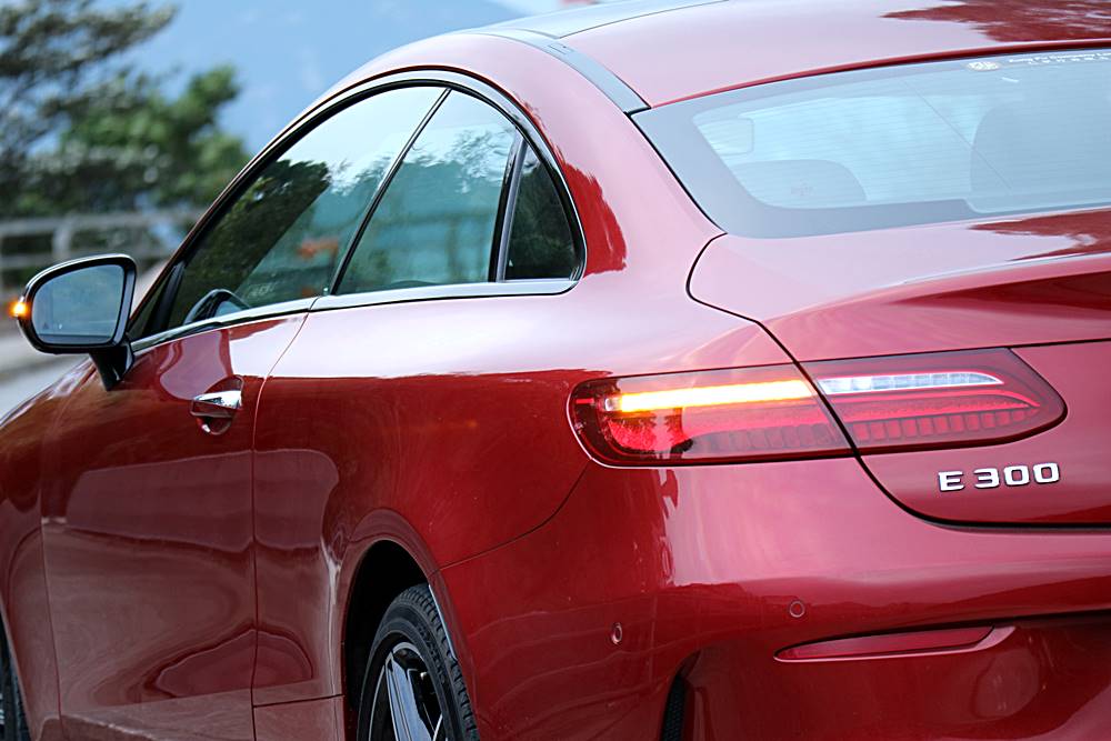 樣樣都啱啱好 Mercedes-Benz E 300 Coupé