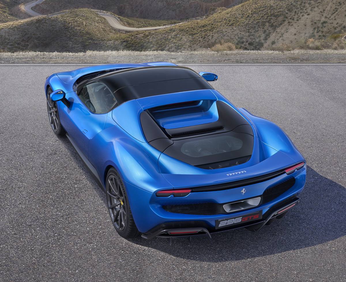 法拉利首部V6雙動能開篷跑車