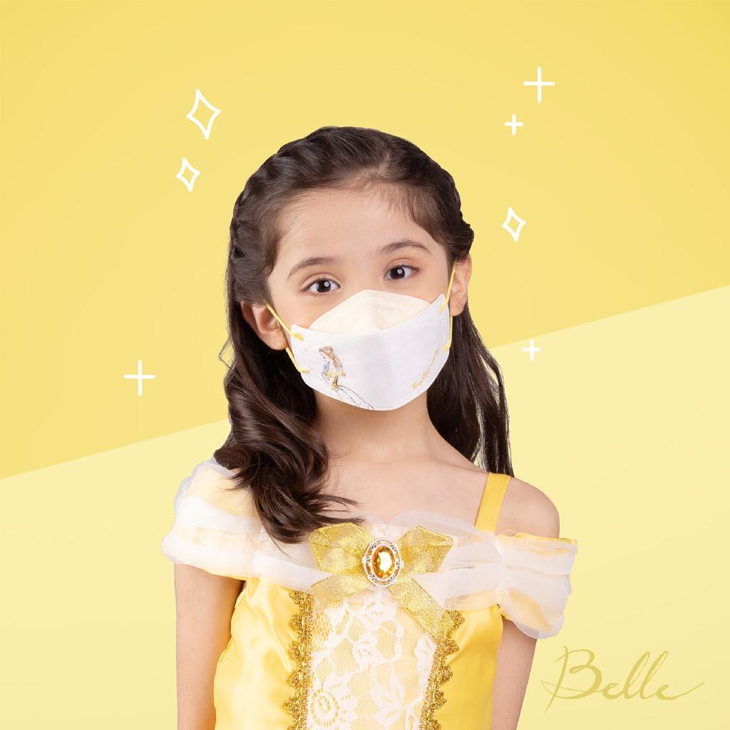 用口罩打破沉悶的日常