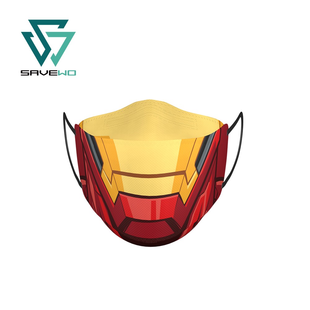 用口罩打破沉悶的日常