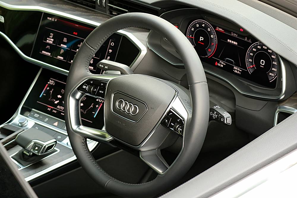 神態自若 Audi A6 Avant 45 TFSI quattro