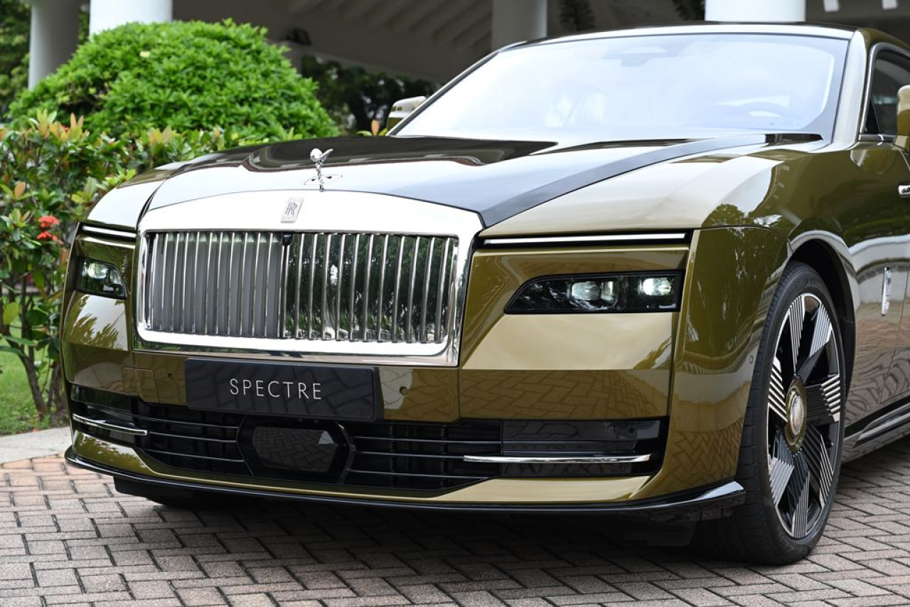 純電勞斯萊斯轎跑車 Rolls-Royce Spectre