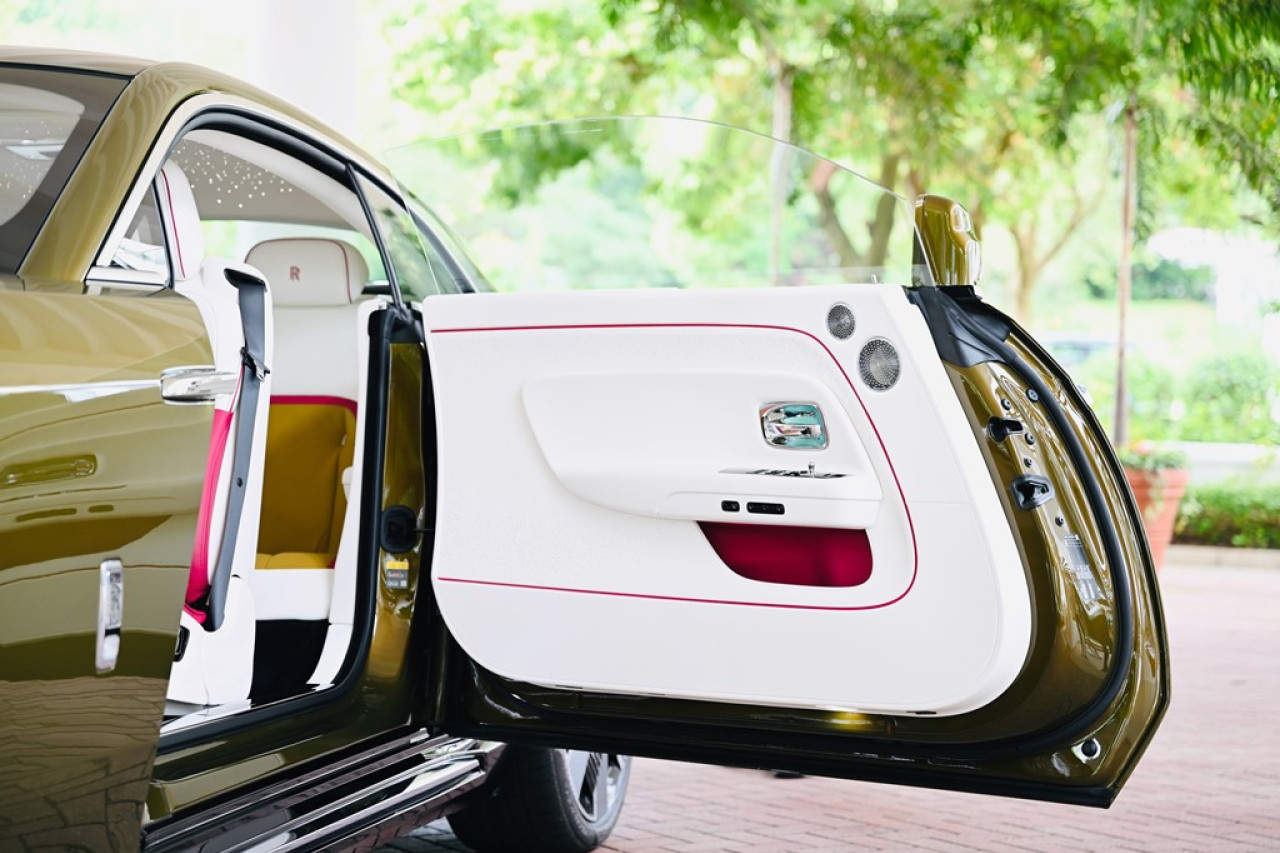 純電勞斯萊斯轎跑車 Rolls-Royce Spectre