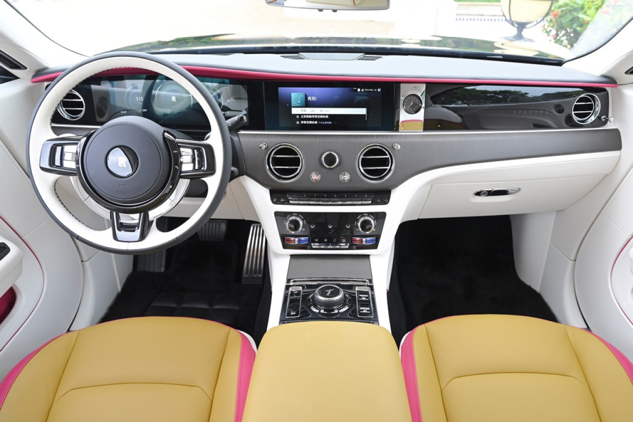 純電勞斯萊斯轎跑車 Rolls-Royce Spectre