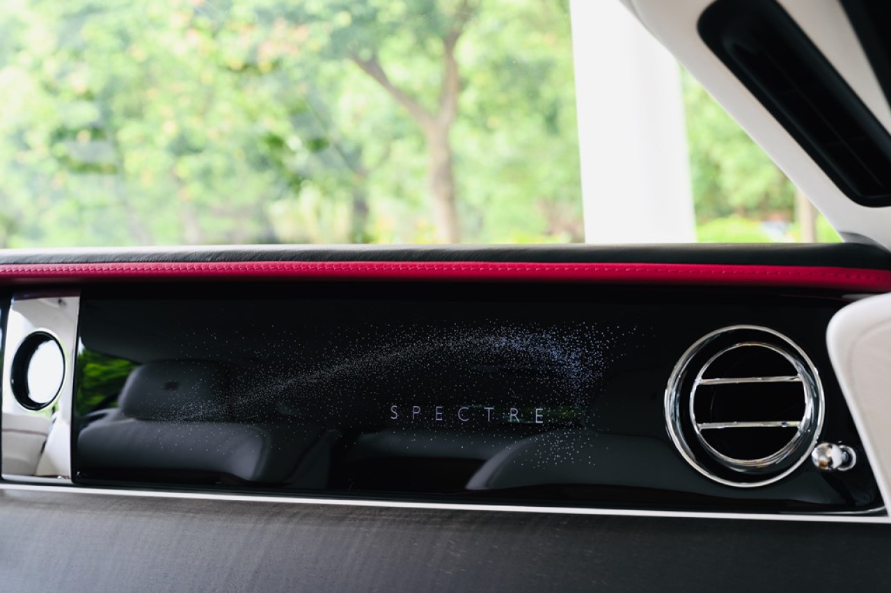 純電勞斯萊斯轎跑車 Rolls-Royce Spectre