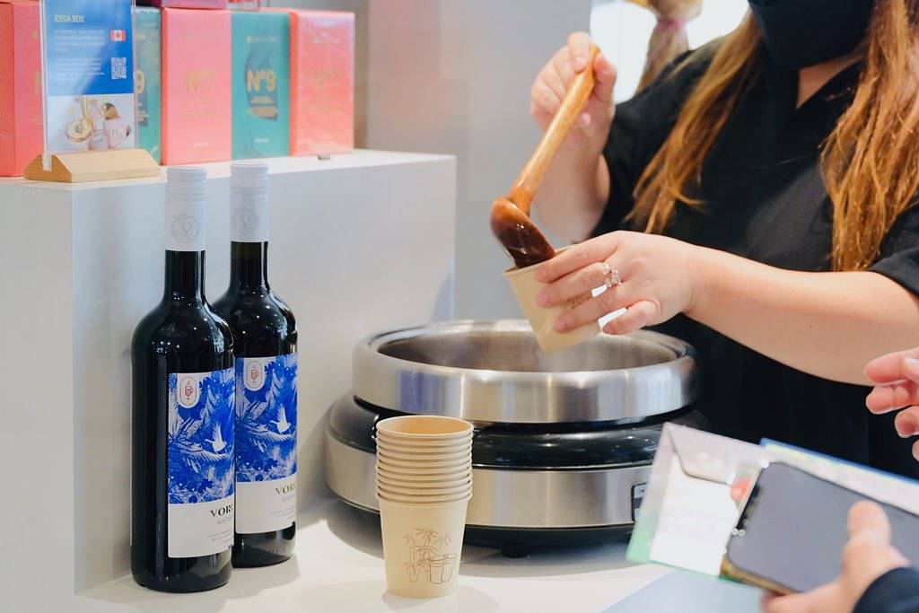 經過加熱發酵果酒，在寒冬時飲肯定暖在心頭。