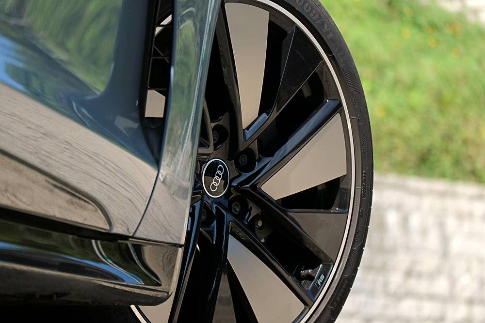 萬人迷 Audi e-tron GT quattro