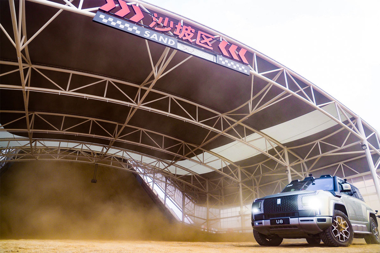 落場體驗比亞迪U9賽道奔馳