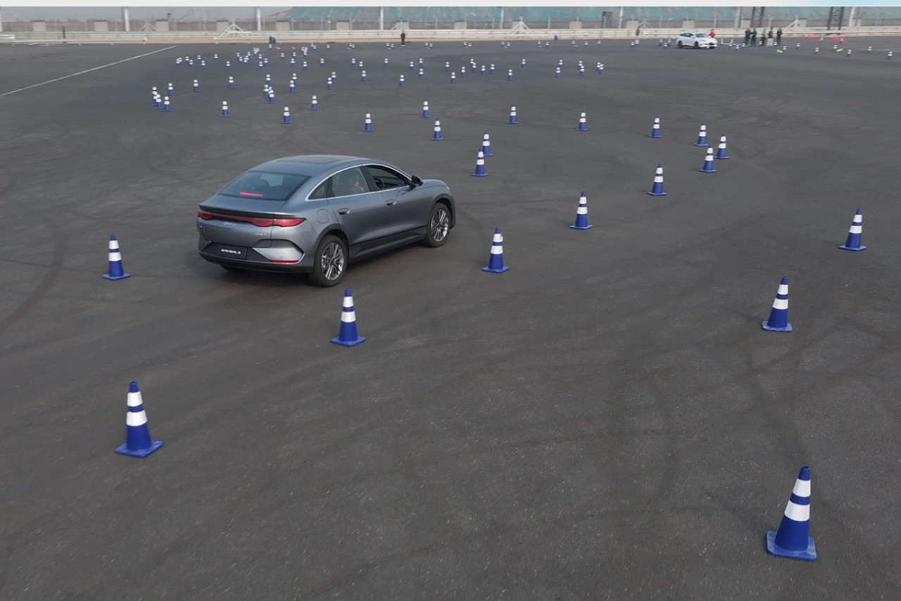 落場體驗比亞迪U9賽道奔馳