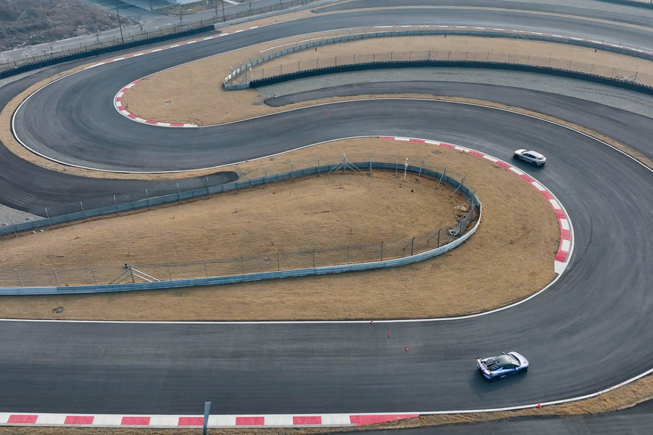 落場體驗比亞迪U9賽道奔馳