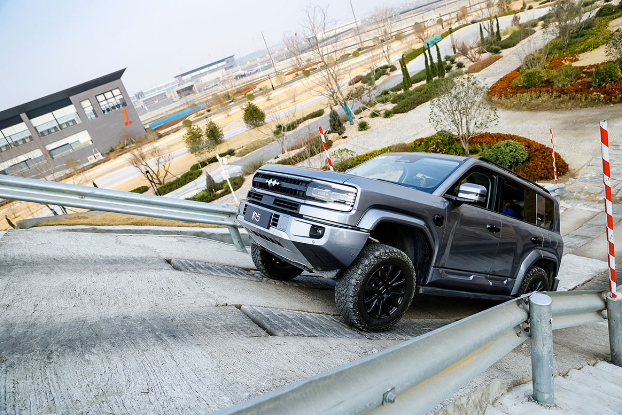 落場體驗比亞迪U9賽道奔馳