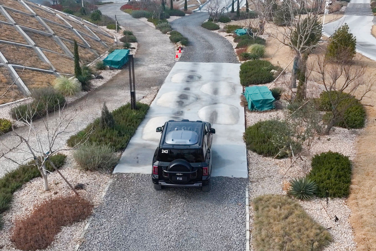 落場體驗比亞迪U9賽道奔馳