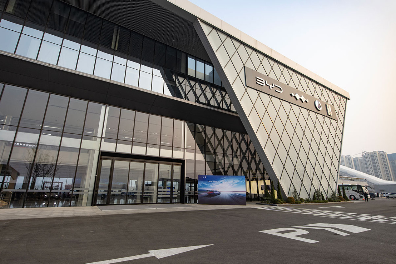 落場體驗比亞迪U9賽道奔馳