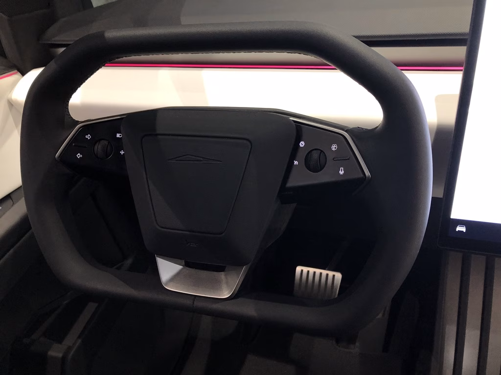 裝甲農夫車 Tesla Cybertruck