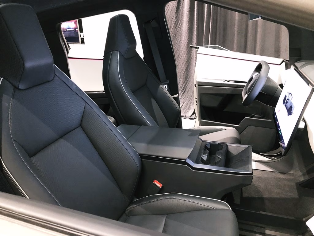 裝甲農夫車 Tesla Cybertruck