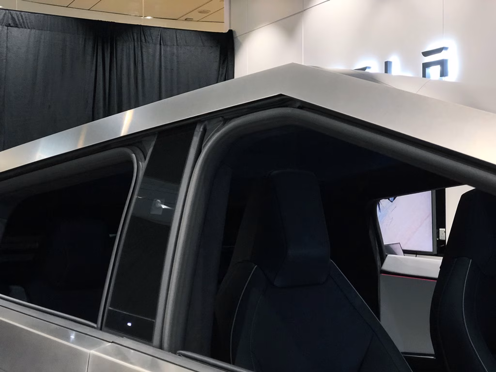 裝甲農夫車 Tesla Cybertruck