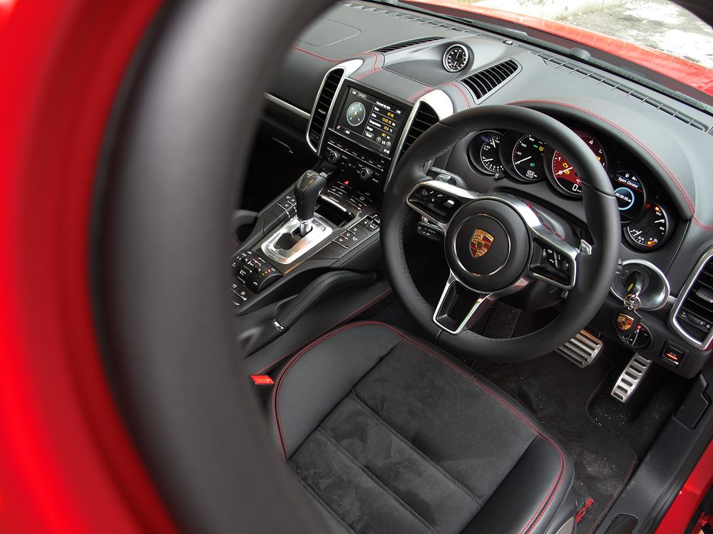 赤色誘惑 Porsche Cayenne GTS