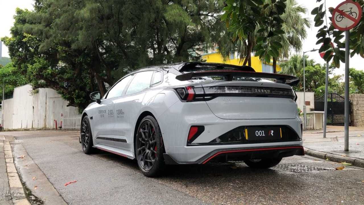 走高性能路線嘅001 FR，廠方表示，FR係代表Future Road。