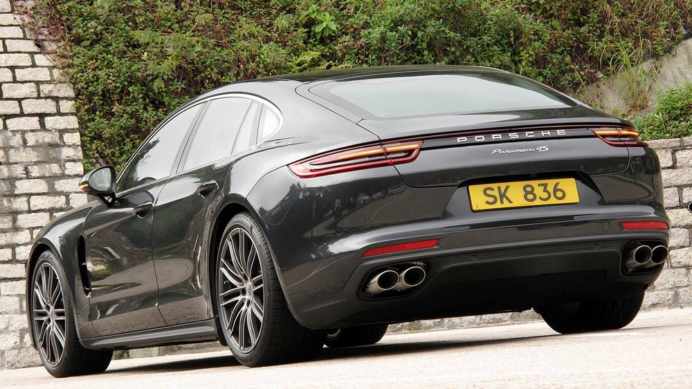 進化 Porsche Panamera 4S