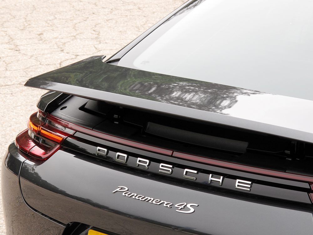進化 Porsche Panamera 4S