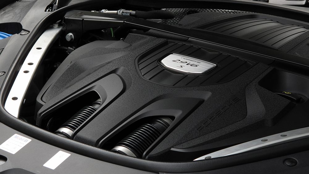 進化 Porsche Panamera 4S