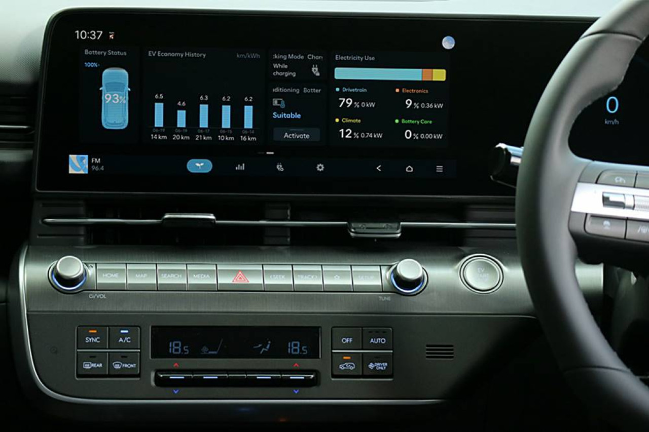 適量保留了部份實體功能鍵，使用上較為user friendly。