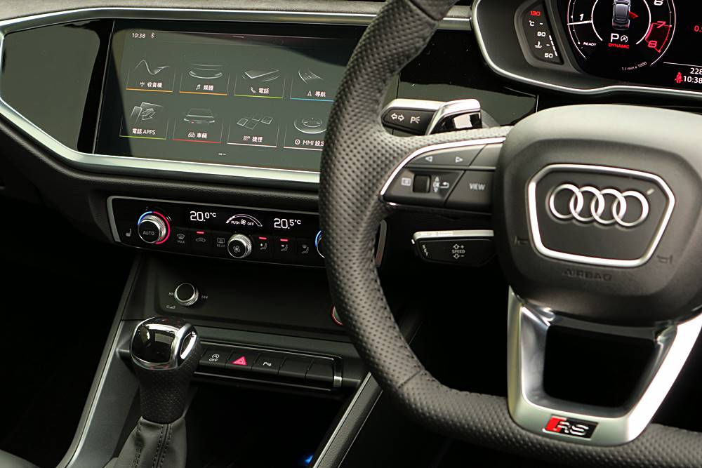 野孩子 Audi RS Q3 Sportback