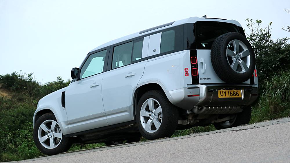 長測報告 Land Rover Defender 110 P400 SE 7S