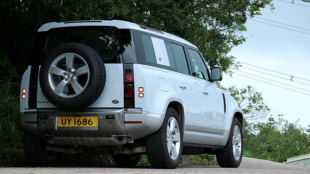 長測報告 Land Rover Defender 110 P400 SE 7S