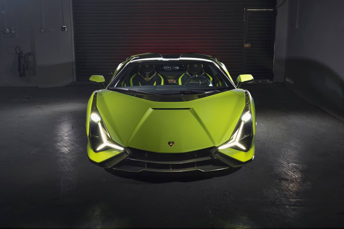 限量版林寶堅尼Sián抵港交車