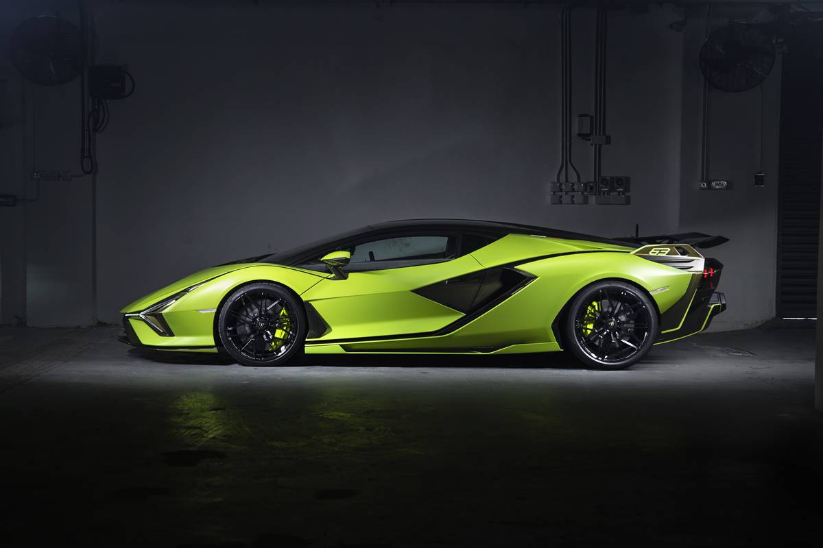 限量版林寶堅尼Sián抵港交車