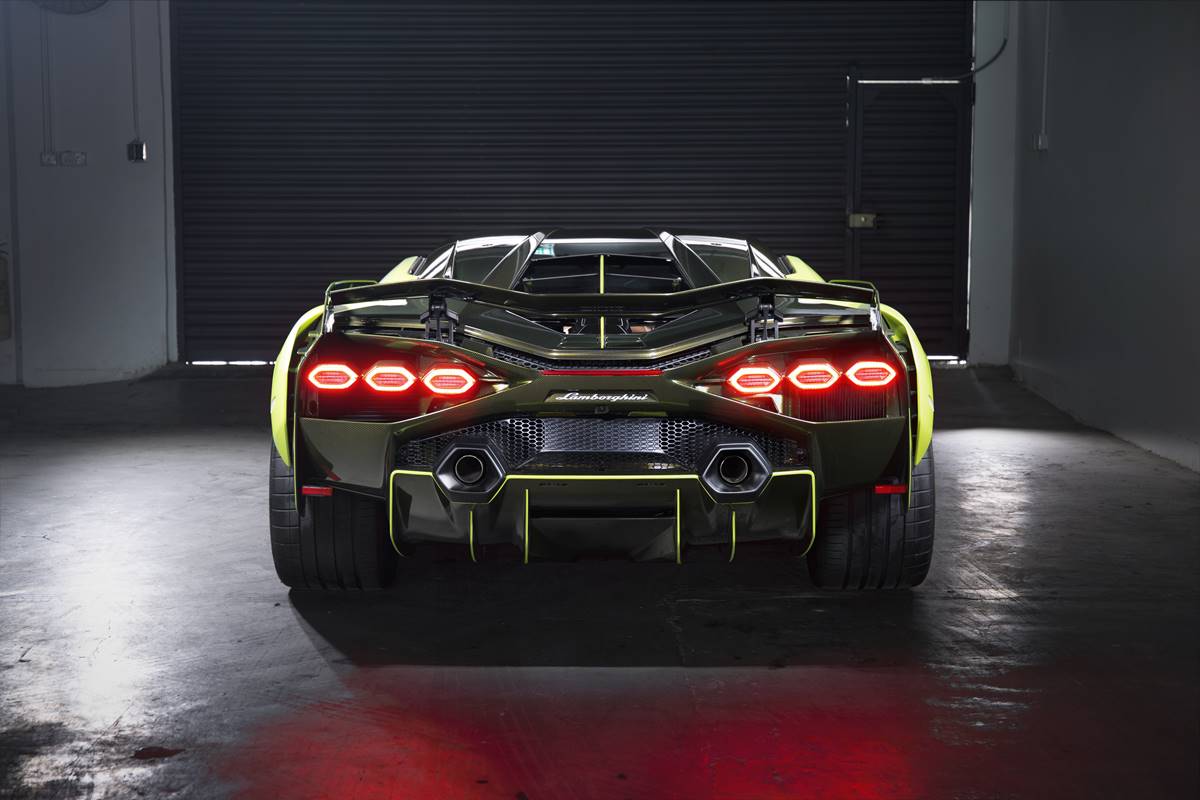 限量版林寶堅尼Sián抵港交車