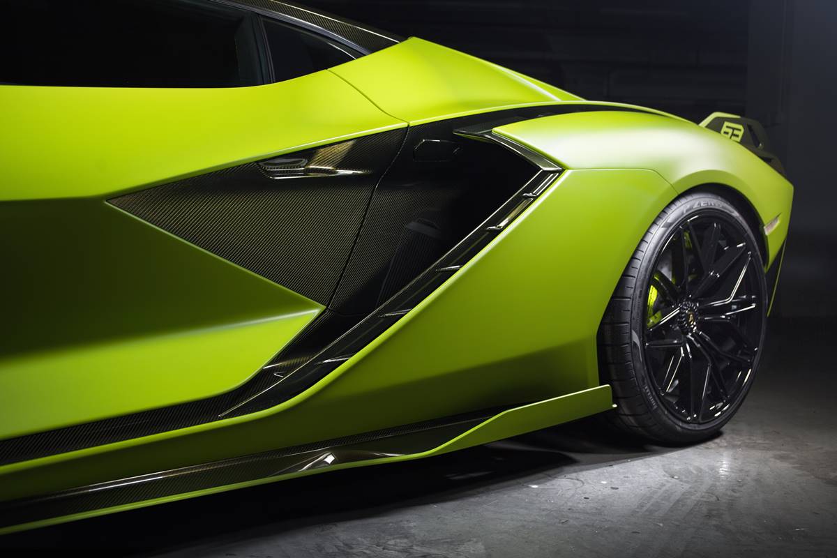 限量版林寶堅尼Sián抵港交車