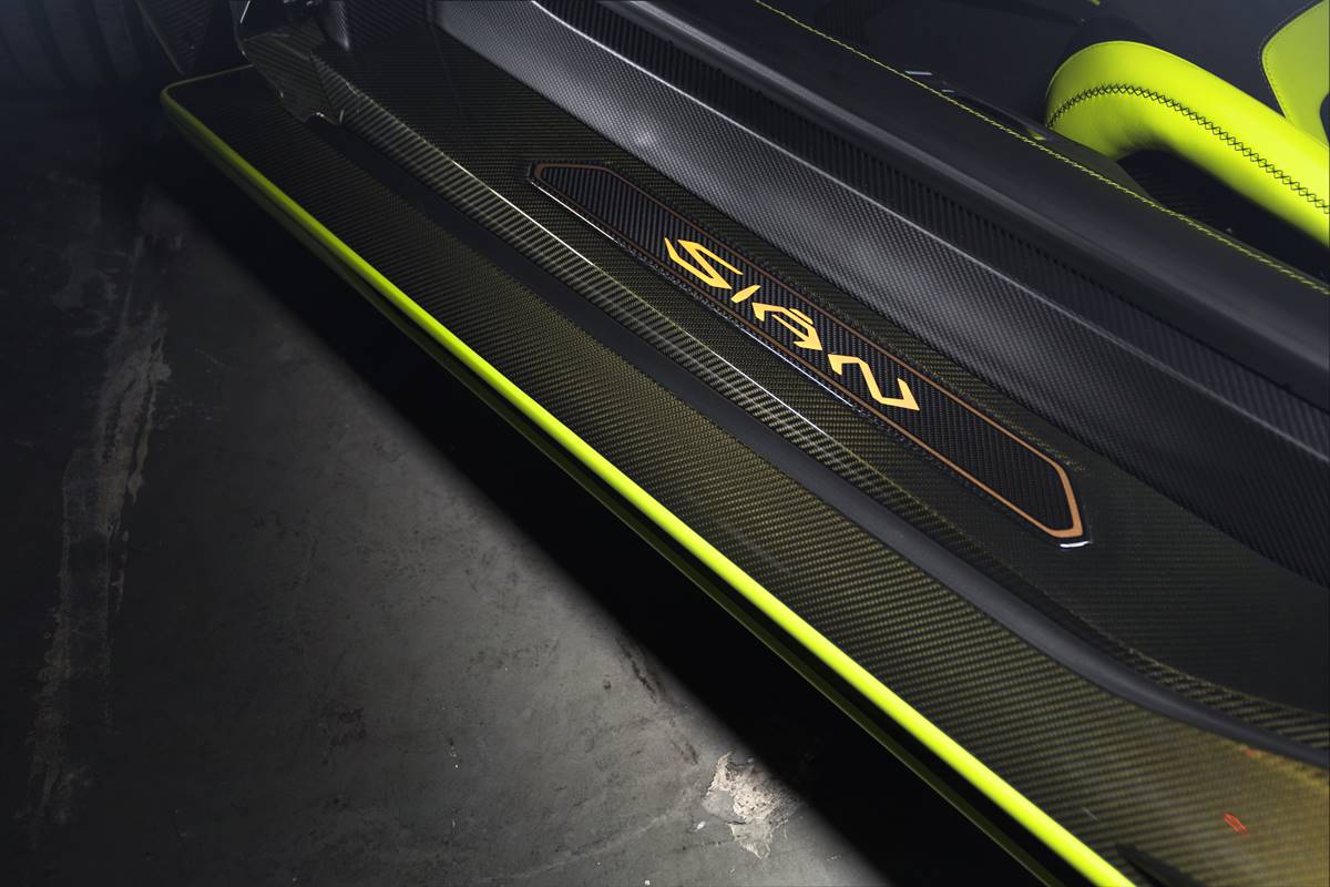 限量版林寶堅尼Sián抵港交車