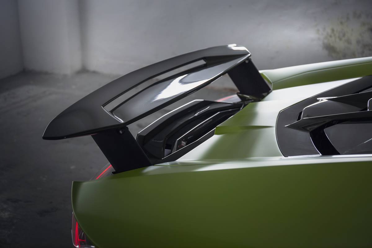 限量版林寶堅尼Sián抵港交車