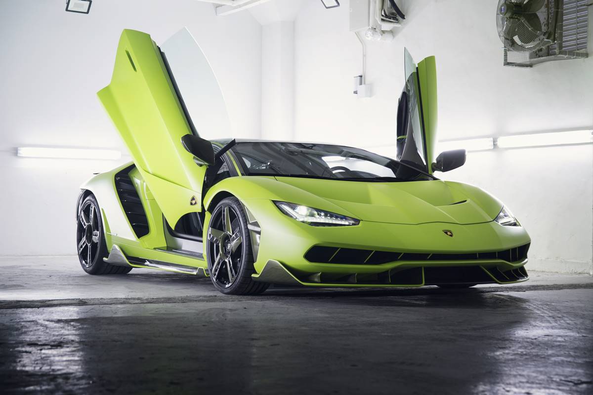 限量版林寶堅尼Sián抵港交車