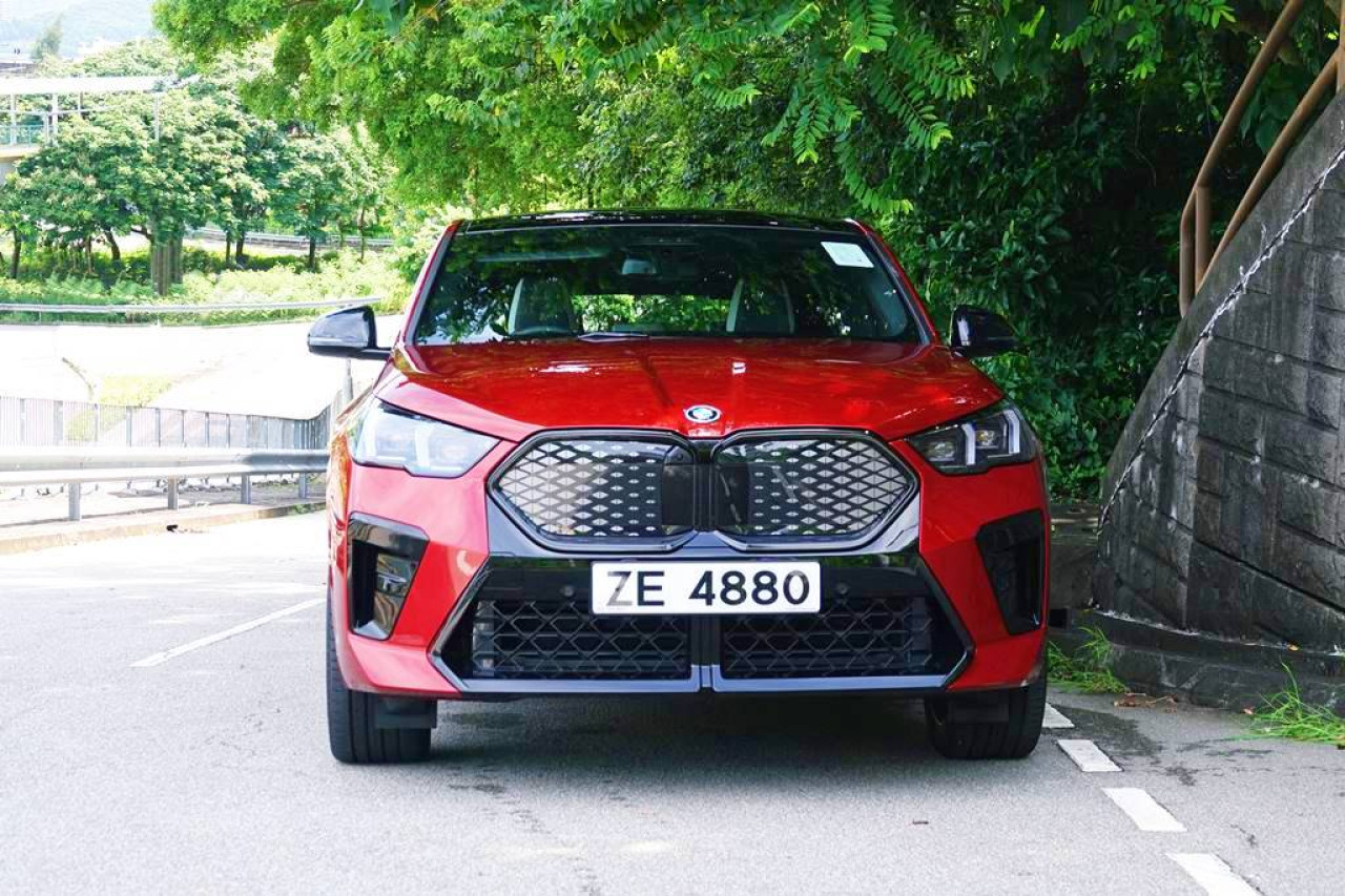 除了轎跑化外形，車頭亦配上更為型格的M亮黑色面罩。