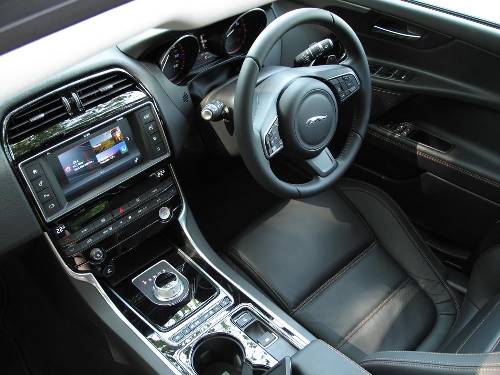 電子獵豹 Jaguar XE Prestige