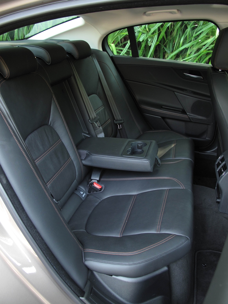 電子獵豹 Jaguar XE Prestige