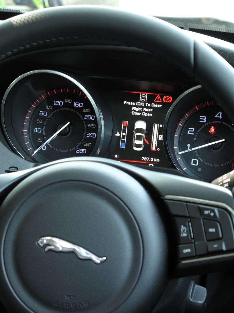 電子獵豹 Jaguar XE Prestige