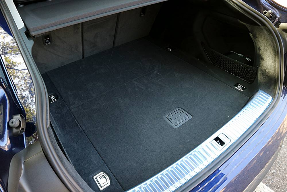 電子誘惑 Audi e-tron Sportback 55 quattro S line