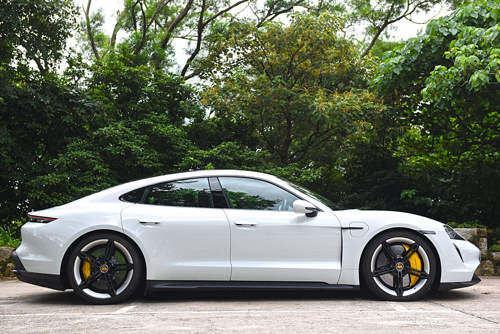 電馳波子 Porsche Taycan Turbo S