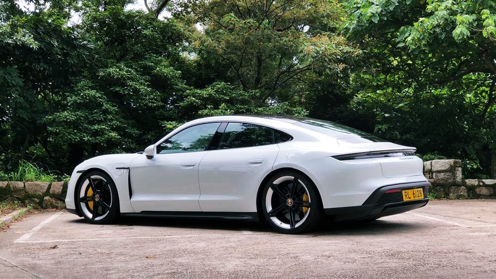 電馳波子 Porsche Taycan Turbo S