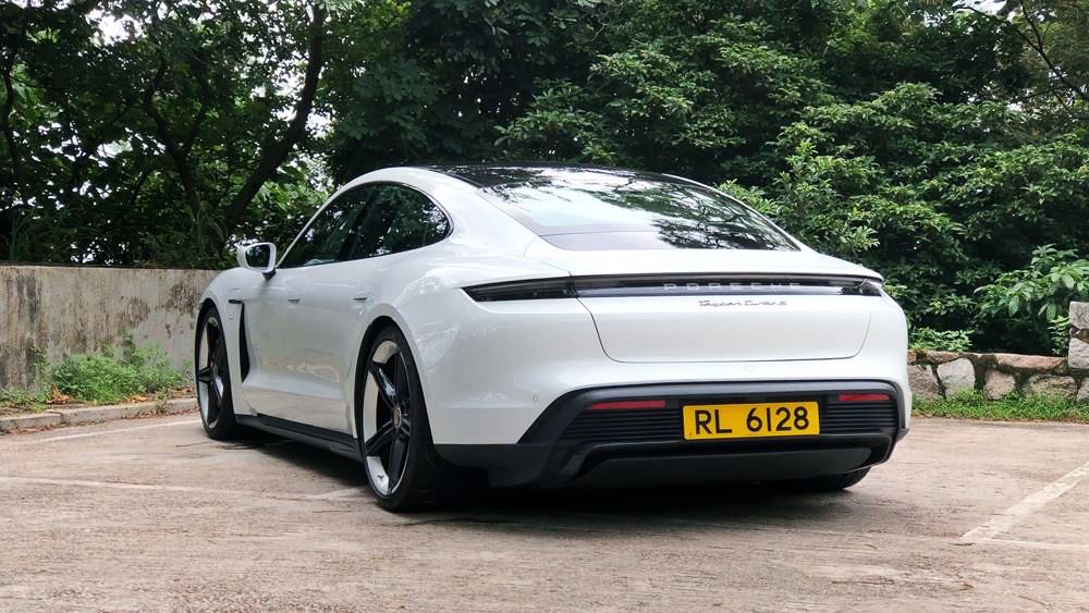 電馳波子 Porsche Taycan Turbo S