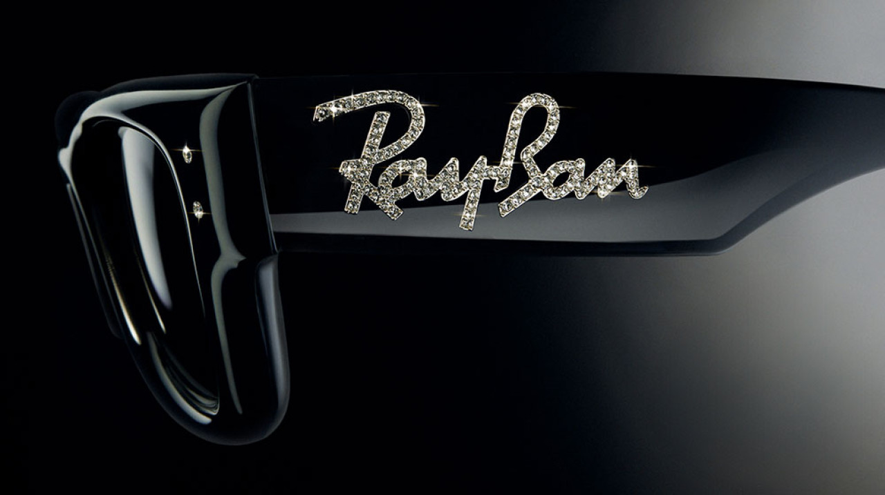 香港上市日期：將於11月於指定 Ray-Ban 認證零售商發售 建議零售價：HK$2,420