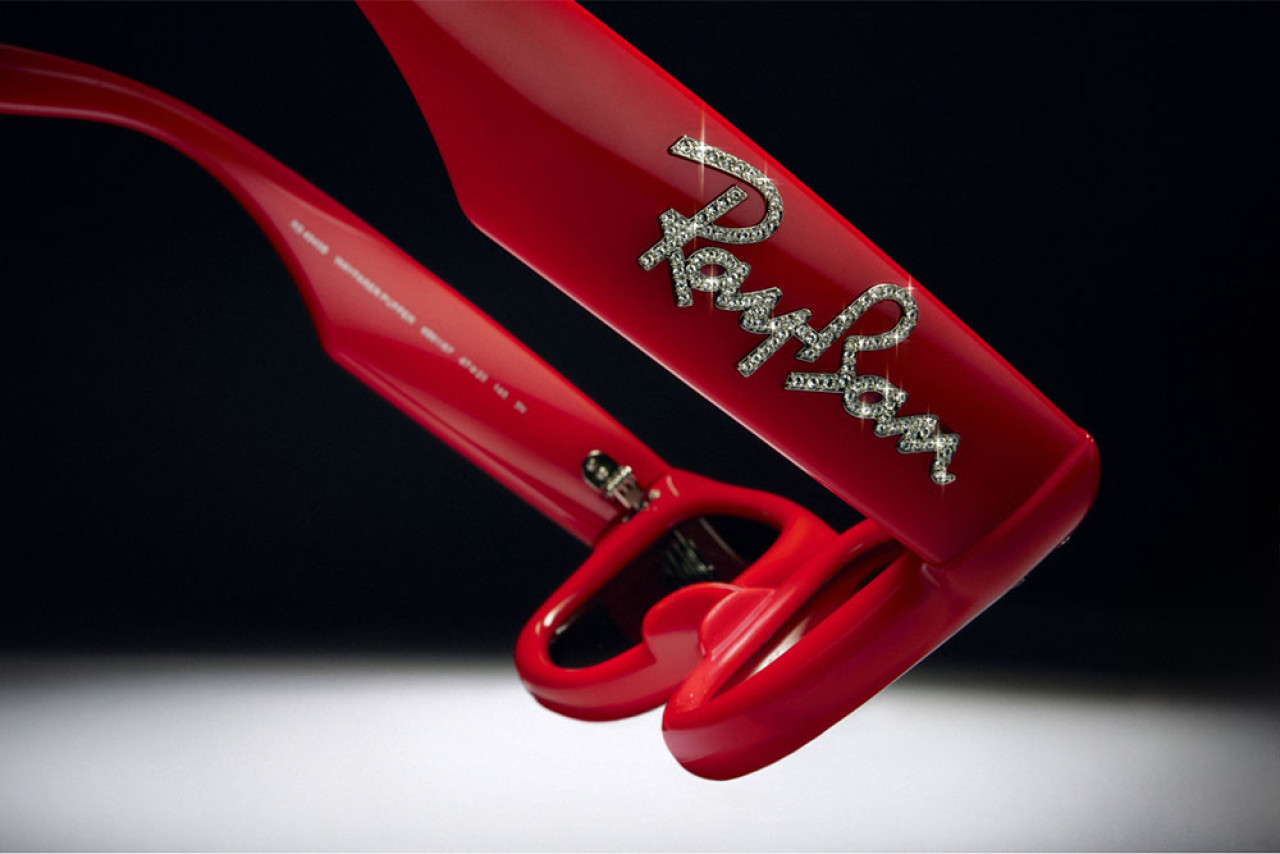 香港上市日期：將於11月於指定 Ray-Ban 認證零售商發售 建議零售價：HK$2,420