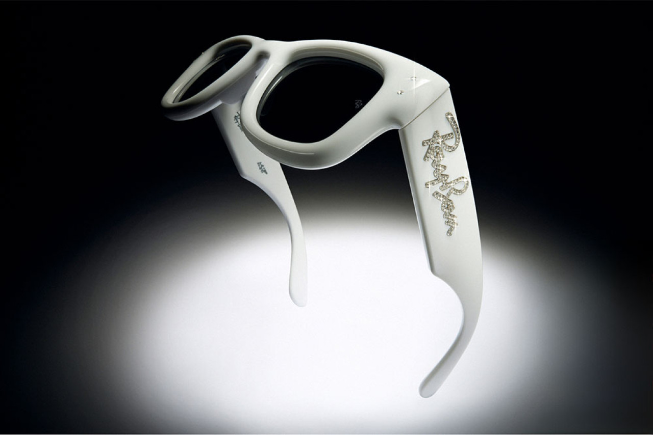 香港上市日期：將於11月於指定 Ray-Ban 認證零售商發售 建議零售價：HK$2,420