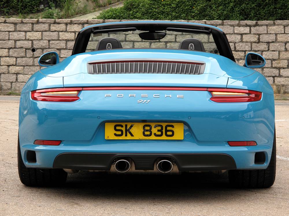 鬧巿中的邁亞美藍蝶 Porsche 911 Carrera 4S Cabriolet