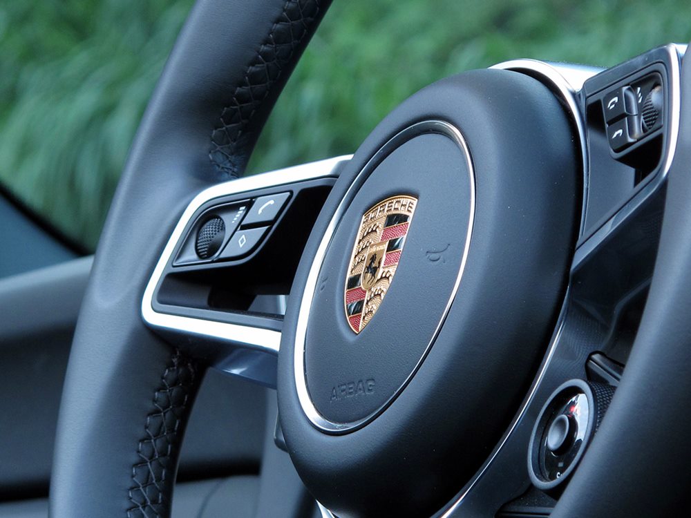 鬧巿中的邁亞美藍蝶 Porsche 911 Carrera 4S Cabriolet