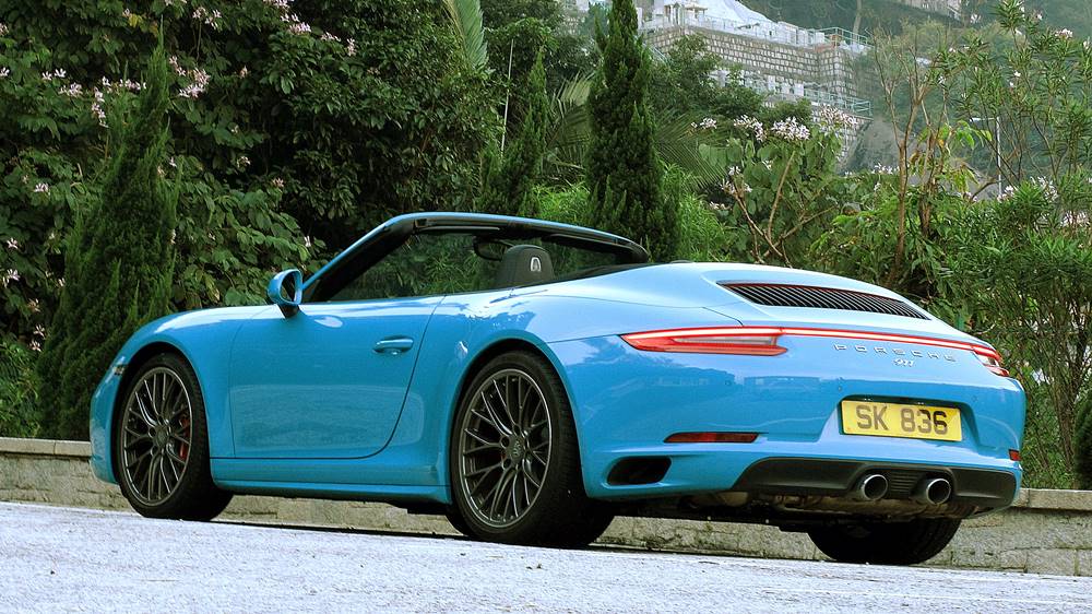 鬧巿中的邁亞美藍蝶 Porsche 911 Carrera 4S Cabriolet